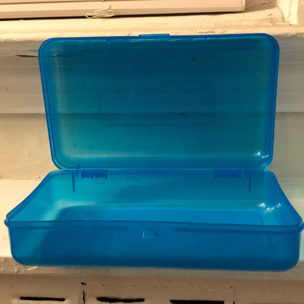 Transparent school container - Picture 2 of 6